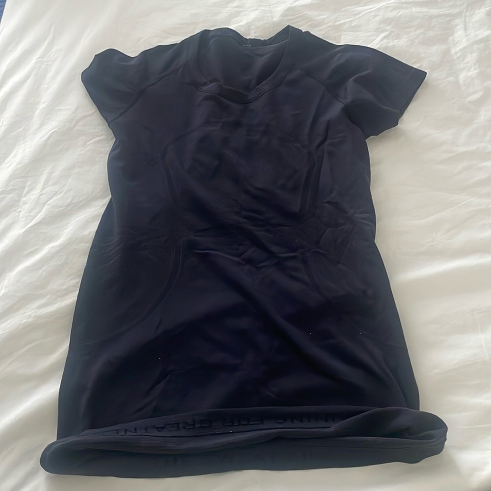 Lululemon size 8 navy dry fit  swifty tech